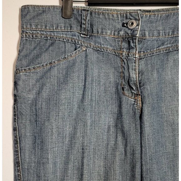 New York And Company Size 14 Denim Shorts 100% Cotton Starburst Back Pocket - Picture 3 of 8